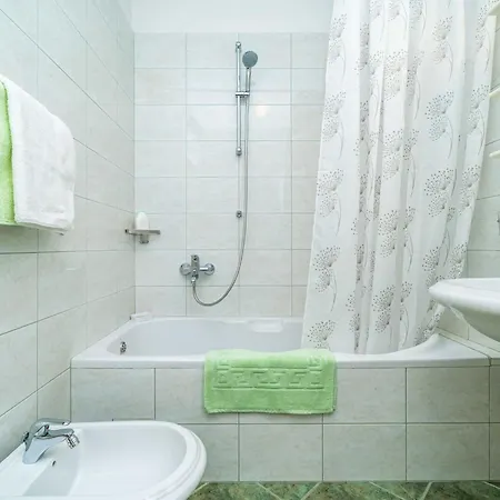 Down Town - One Bedroom With Balcony *