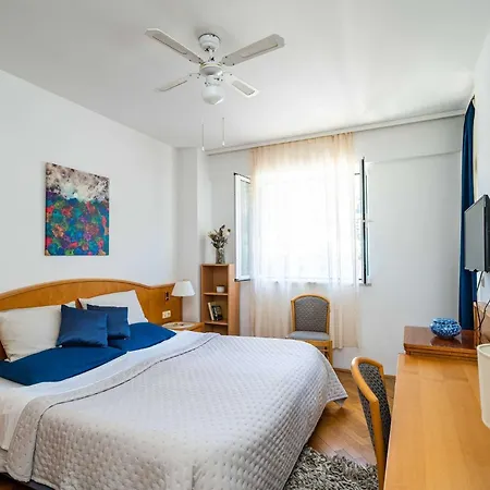 Down Town - One Bedroom With Balcony