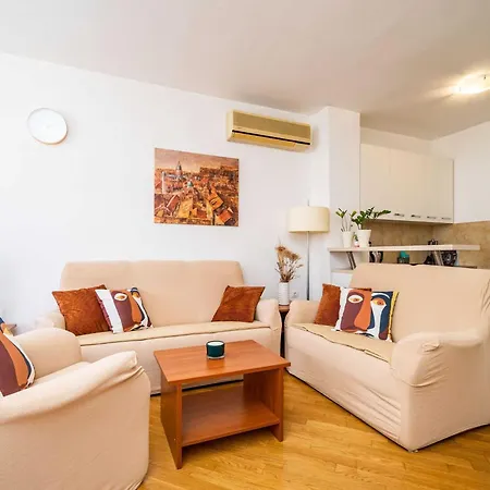 Down Town - One Bedroom With Balcony