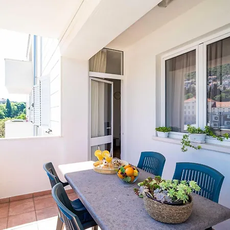 Apartment Down Town - One Bedroom With Balcony