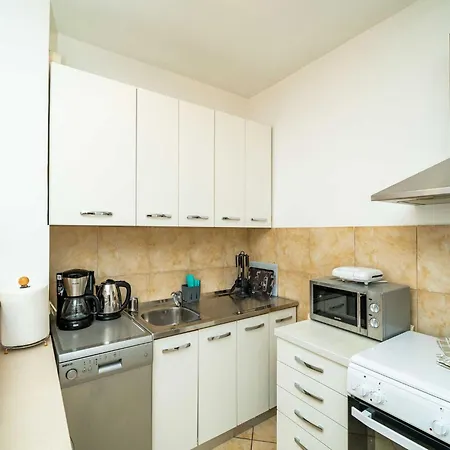 Down Town - One Bedroom With Balcony Apartment *