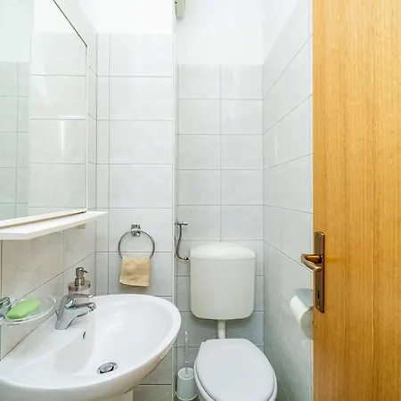 Apartment Down Town - One Bedroom With Balcony *