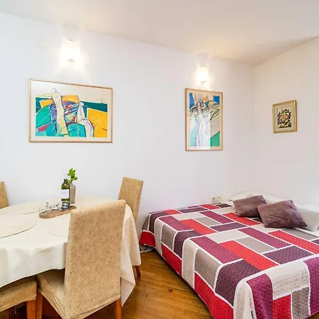 Down Town - One Bedroom With Balcony *