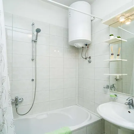 Apartman Down Town - One Bedroom With Balcony *
