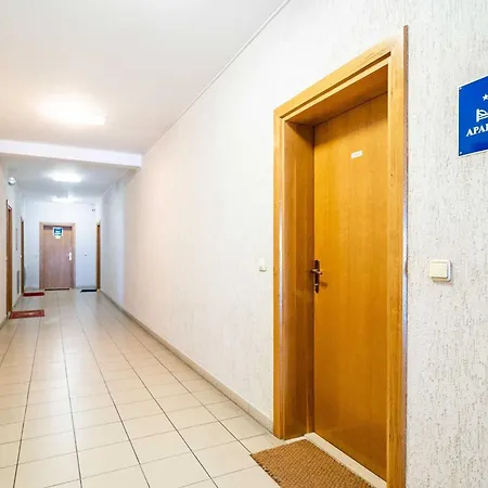 Down Town - One Bedroom With Balcony Apartman